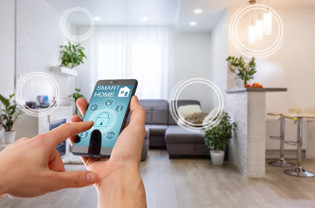 Schnittstelle für Smart-Home-Technologie auf dem Bildschirm einer Smartphone-App